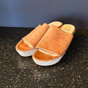 Stuart Weitzman Platform  | Cognac